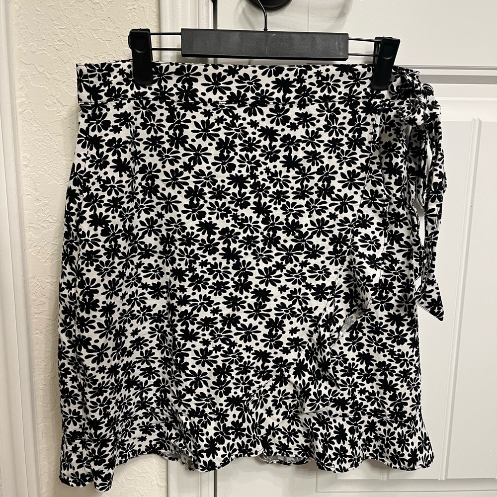 LOFT Flower wrapped skirt!